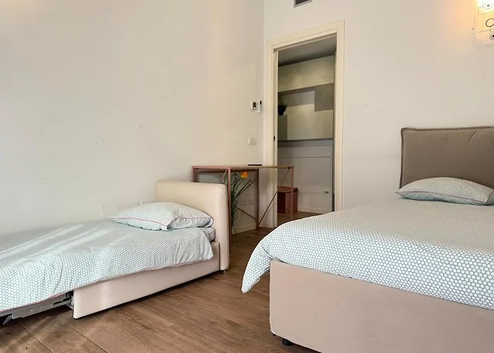 Appartamento In Citta Con Giardino E Piscina Privati