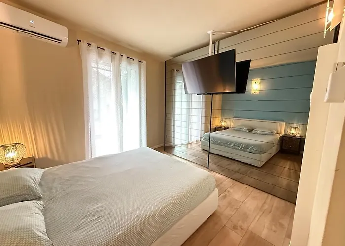 Appartamento In Citta Con Giardino E Piscina Privati