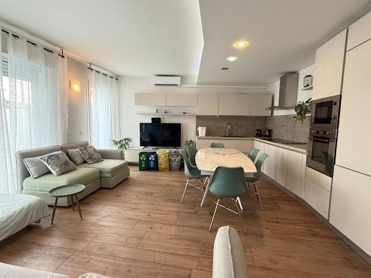 In Citta Con Giardino E Piscina Privati