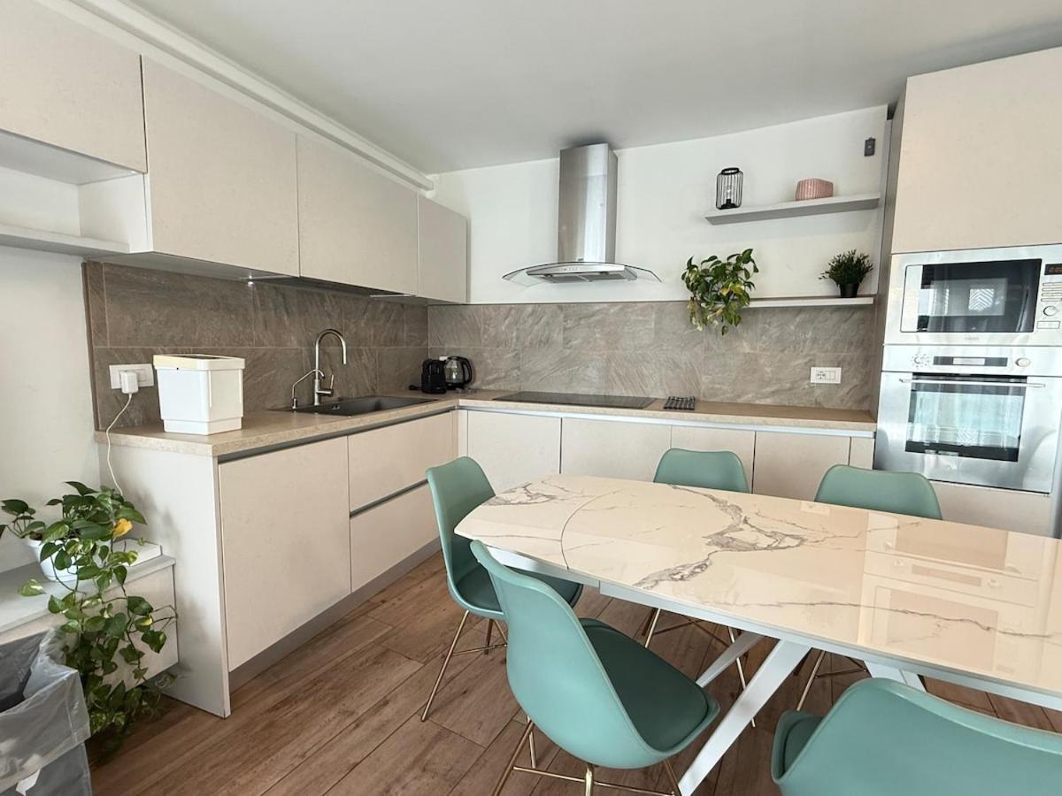 Apartment In Citta Con Giardino E Piscina Privati *